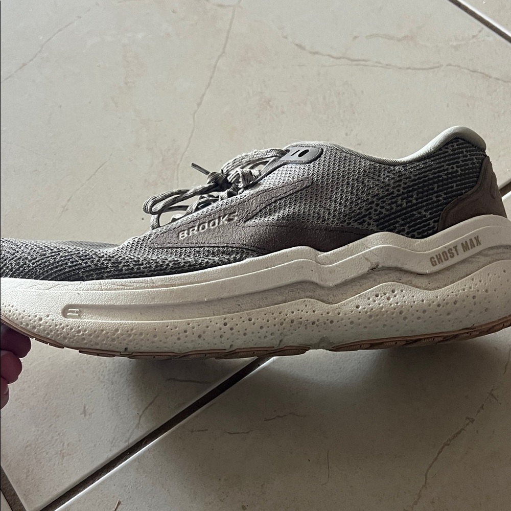 Brooks Ghost Max Men's Running Shoes in Gray and White - Picture 5 of 8